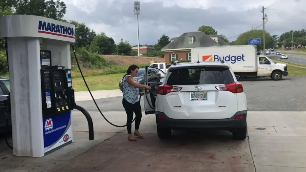 A 45-year-old woman living in America used petrol worth Rs 22 lakh in her car in a year without spending a single penny. (IMAGE:- GOOGLE)